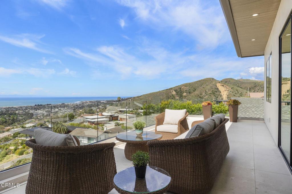 Ventura, California, 93003, United States, 4 Bedrooms Bedrooms, ,5 BathroomsBathrooms,Residential,Active,2041758