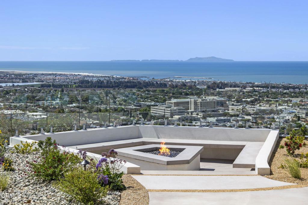 Ventura, California, 93003, United States, 4 Bedrooms Bedrooms, ,5 BathroomsBathrooms,Residential,Active,2041758