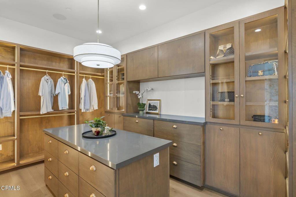 Ventura, California, 93003, United States, 4 Bedrooms Bedrooms, ,5 BathroomsBathrooms,Residential,Active,2041758