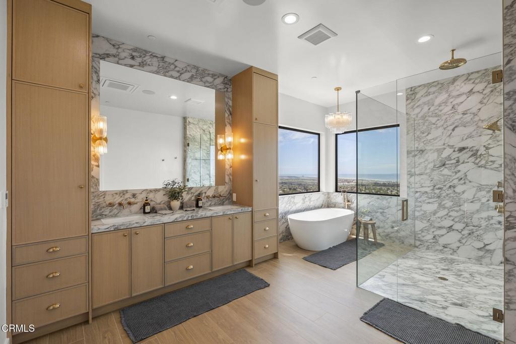 Ventura, California, 93003, United States, 4 Bedrooms Bedrooms, ,5 BathroomsBathrooms,Residential,Active,2041758