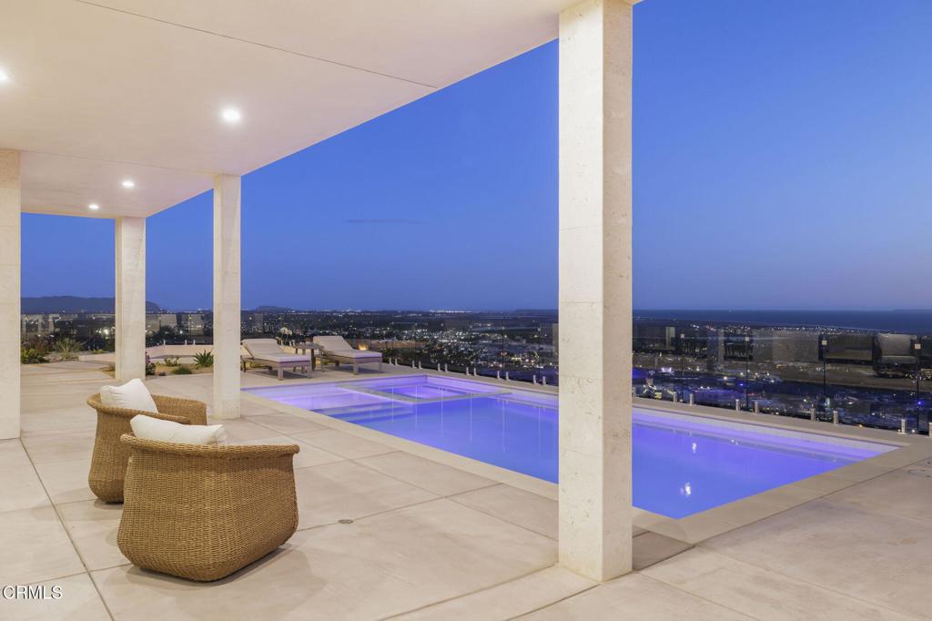 Ventura, California, 93003, United States, 4 Bedrooms Bedrooms, ,5 BathroomsBathrooms,Residential,Active,2041758