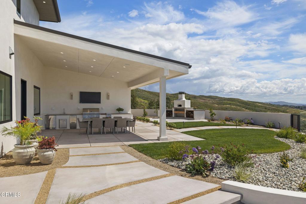 Ventura, California, 93003, United States, 4 Bedrooms Bedrooms, ,5 BathroomsBathrooms,Residential,Active,2041758