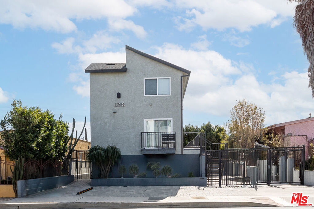 11218 Oxnard Street