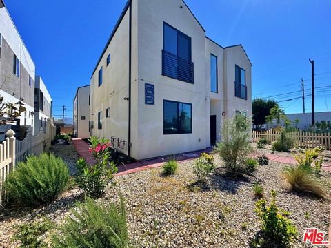 Photo of 5622 Willowcrest Avenue, North Hollywood, CA 91601 (MLS # 26666147)