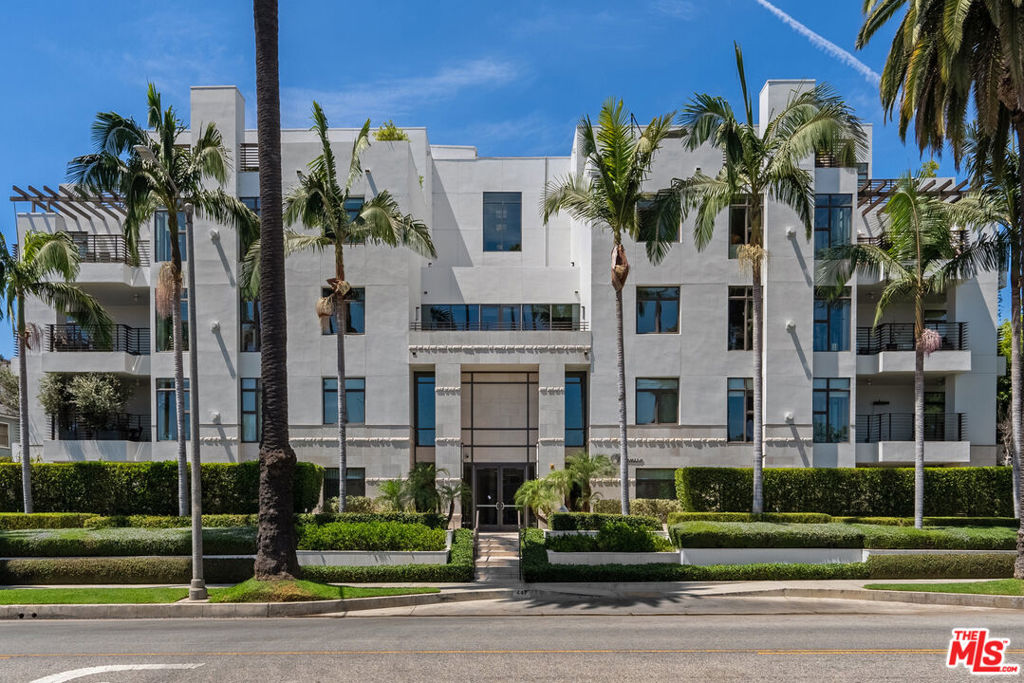 Located in the prestigious La Terrasse in prime Beverly Hills, this rare 2-bedroom, 3-bath residence offers spacious living, designer finishes, and seamless indoor-outdoor flow. The unit features two true primary suites, each with walk-in closets and luxe en-suite baths, plus expansive balconies with views of the Pacific Design Center and West Hollywood. Natural finishes, floor-to-ceiling windows, and a limestone fireplace create a calm, contemporary vibe, while custom cabinetry and high-end materials add warmth. The open-concept living, dining, and kitchen areas connect to a large private balcony perfect for entertaining. La Terrasse provides full-service amenities including concierge, fitness center, screening room, and gated parking for three. With a Walk Score of 88, you're steps from top dining, shopping, and nightlife.