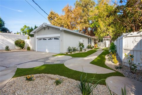 Photo of 16231 Moorpark Street, Encino, CA 91436 (MLS # SR26113927)
