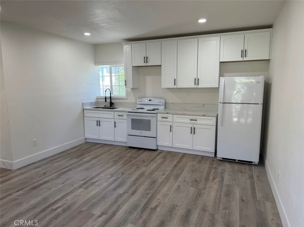 Charming 1baedroom 1bathroom Casita Available for lease! This cozy unit features modern appliances included, a comfortable living area, and private entrance. Enjoy 2 convenient parking spaces inside the driveway. Located in a quiet neighborhood near shopping, dining, and freeway.