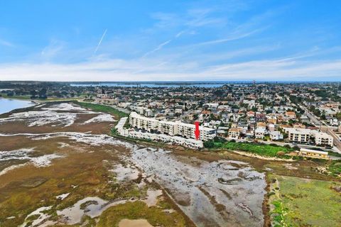 Photo of 4013 Crown Point Dr Dr #2, San Diego, CA 92109 (MLS # 260002033SD)