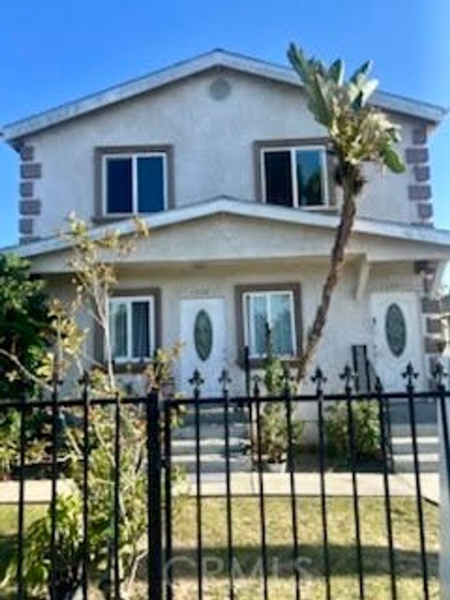 Newly renovated, 4 bedroom 2 bath upstairs unit. Large kitchen with granite countertops. Duplex built in 2010.
