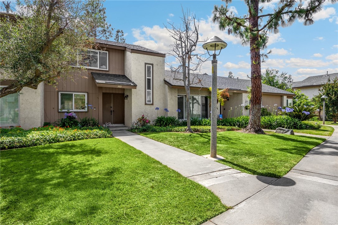 1410 Yorkshire Lane