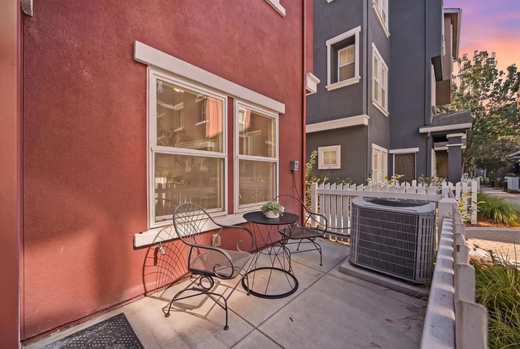 921 Alta Mar Terrace