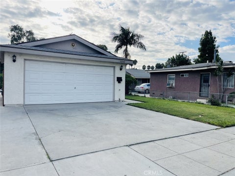 Photo of 5242 Linden Avenue, Long Beach, CA 90805 (MLS # PW26201094)