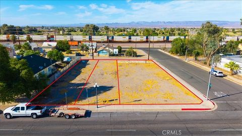 Photo of 1202 W Broadway ST, Needles, CA 92363 (MLS # TR26128438)