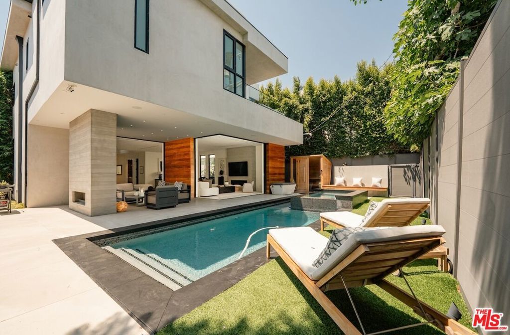 Photo of 818 N Curson Avenue, Los Angeles, CA 90046 (MLS # 26637103)