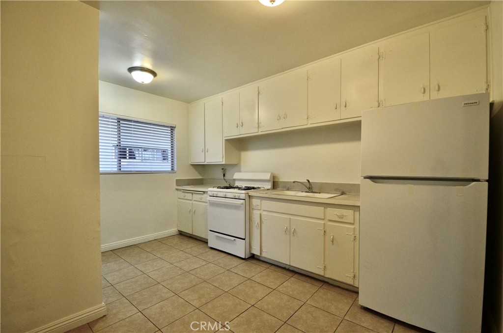 5147 Canoga Street