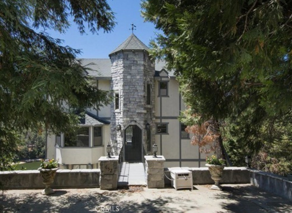 652 Arbula Drive