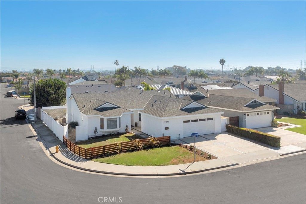 Photo of 21032 Shepherd Ln, Huntington Beach, CA 92646 (MLS # OC25243059)