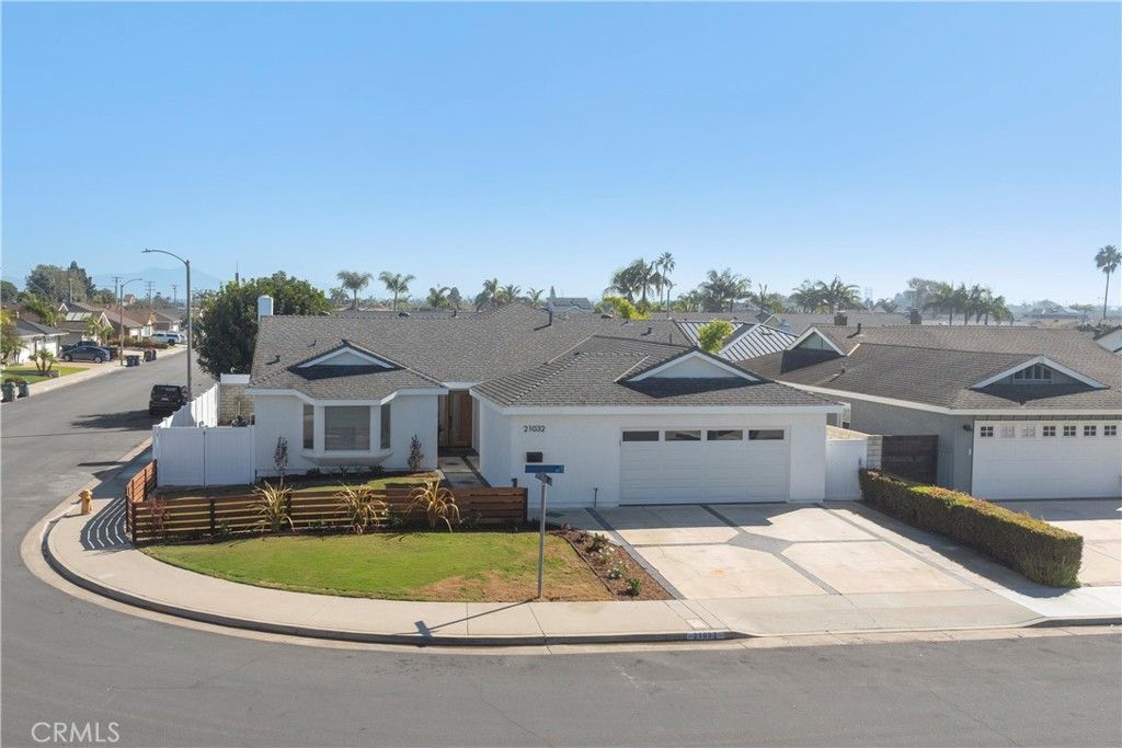 Photo of 21032 Shepherd Ln, Huntington Beach, CA 92646 (MLS # OC25243059)
