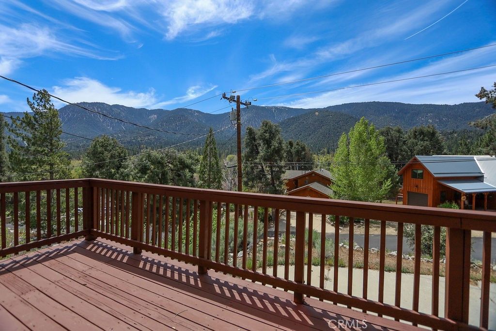 Photo of 16413 Grizzly Dr, Pine Mountain Club, CA 93222 (MLS # SR26083408)