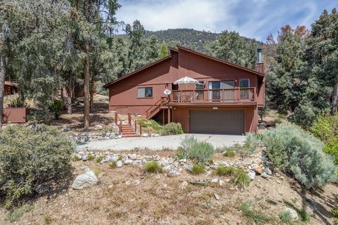 Photo of 16413 Grizzly Dr, Pine Mountain Club, CA 93222 (MLS # SR26083408)
