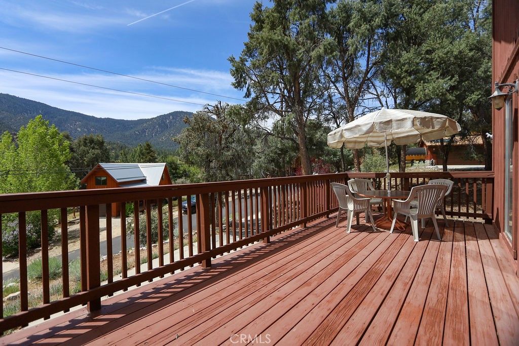 Photo of 16413 Grizzly Dr, Pine Mountain Club, CA 93222 (MLS # SR26083408)