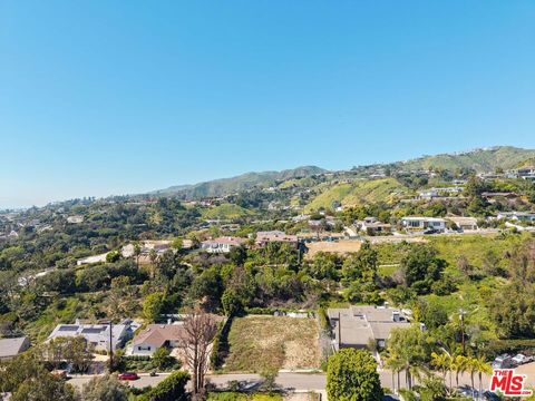 Photo of 1109 Maroney Lane, Pacific Palisades, CA 90272 (MLS # 26659249)