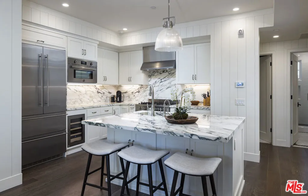 Santa Barbara, California 93101, United States, 3 Bedrooms Bedrooms, ,3 BathroomsBathrooms,Residential,Active,180792