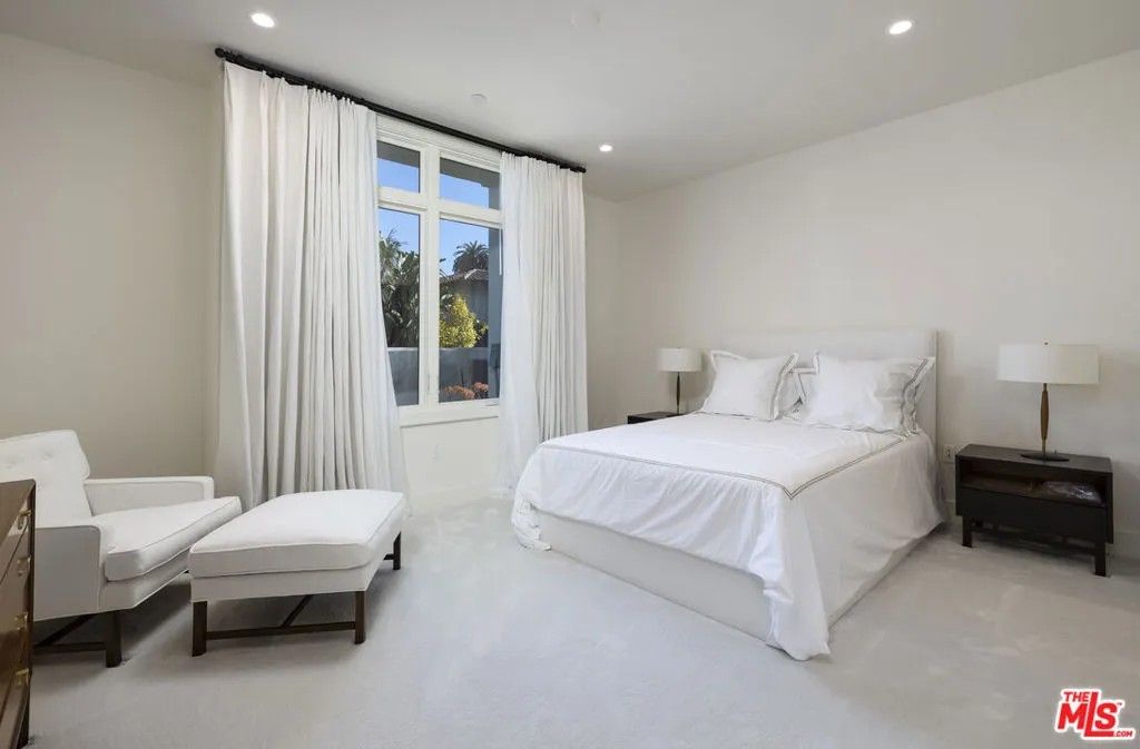 Santa Barbara, California 93101, United States, 3 Bedrooms Bedrooms, ,3 BathroomsBathrooms,Residential,Active,180792