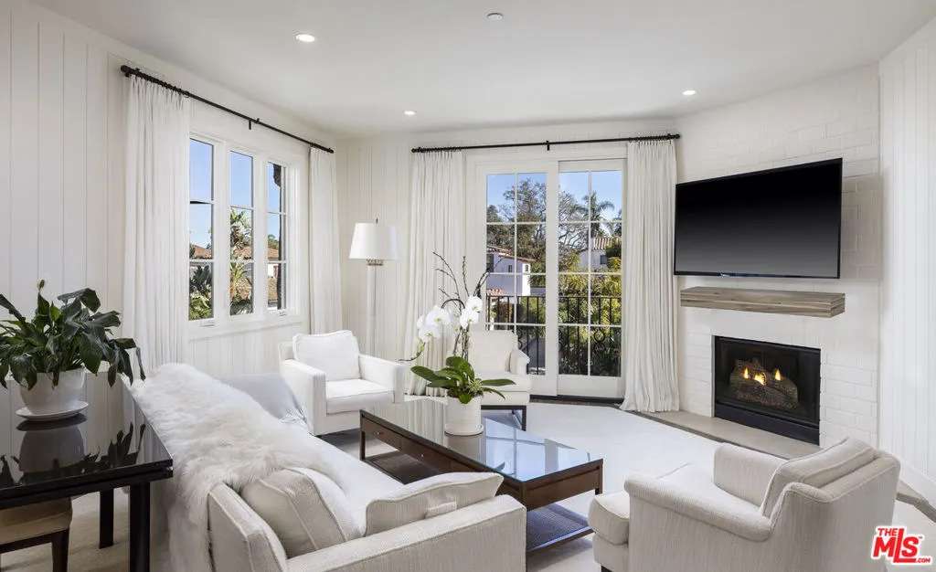 Santa Barbara, California 93101, United States, 3 Bedrooms Bedrooms, ,3 BathroomsBathrooms,Residential,Active,180792