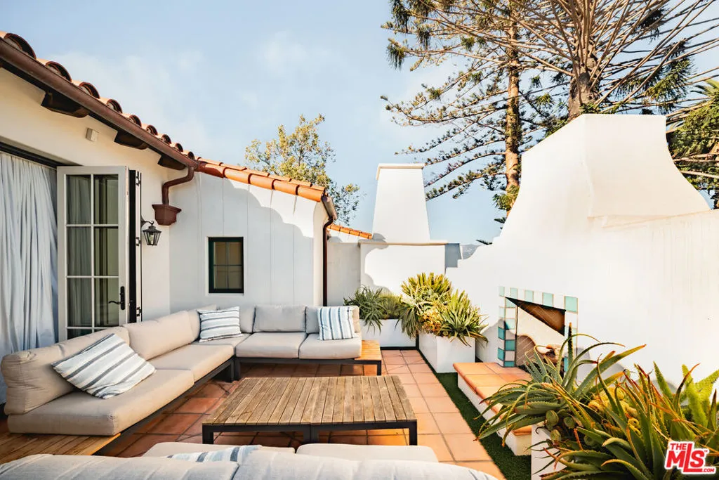 Santa Barbara, California 93101, United States, 3 Bedrooms Bedrooms, ,3 BathroomsBathrooms,Residential,Active,180792