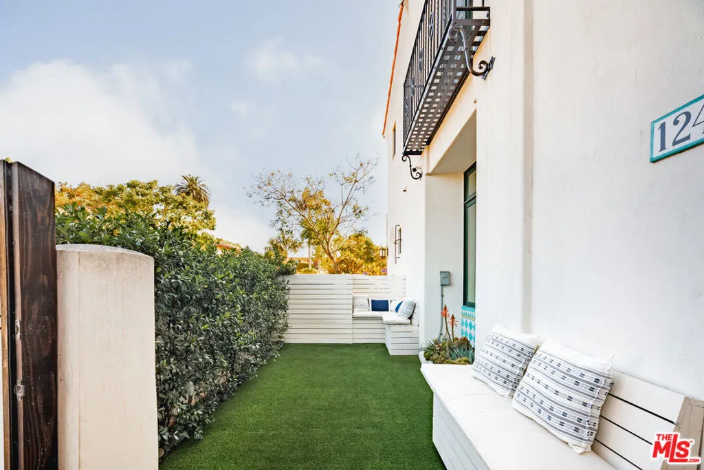 Santa Barbara, California 93101, United States, 3 Bedrooms Bedrooms, ,3 BathroomsBathrooms,Residential,Active,180792