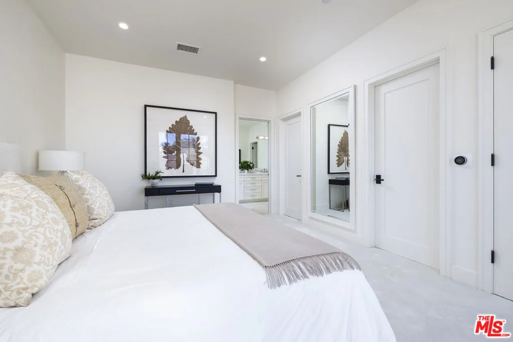 Santa Barbara, California 93101, United States, 3 Bedrooms Bedrooms, ,3 BathroomsBathrooms,Residential,Active,180792