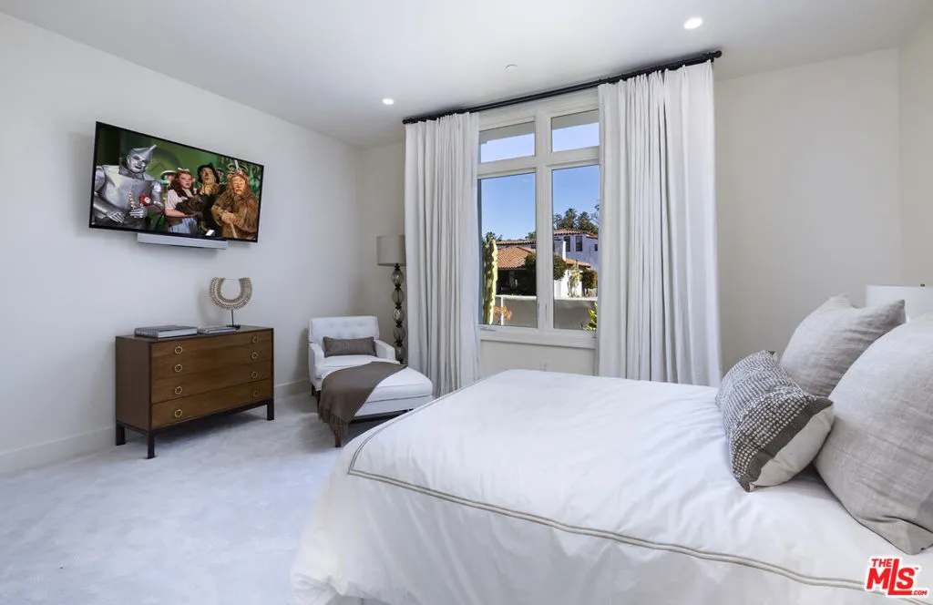 Santa Barbara, California 93101, United States, 3 Bedrooms Bedrooms, ,3 BathroomsBathrooms,Residential,Active,180792