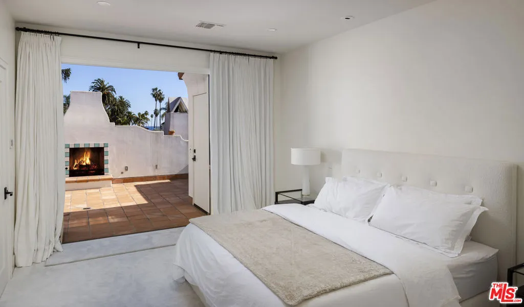 Santa Barbara, California 93101, United States, 3 Bedrooms Bedrooms, ,3 BathroomsBathrooms,Residential,Active,180792