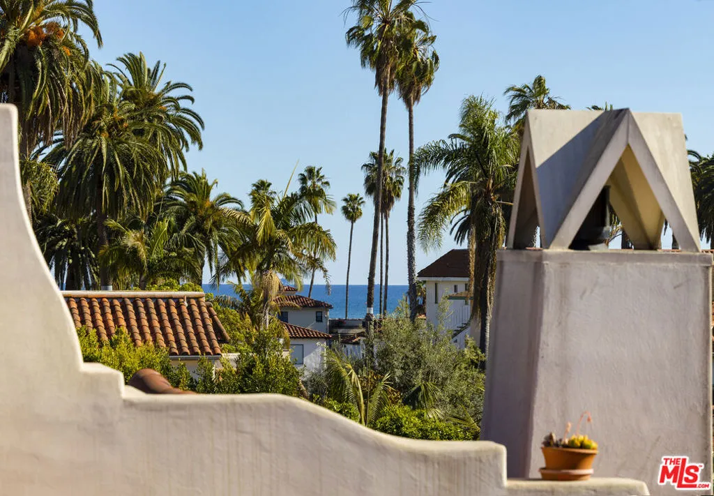 Santa Barbara, California 93101, United States, 3 Bedrooms Bedrooms, ,3 BathroomsBathrooms,Residential,Active,180792