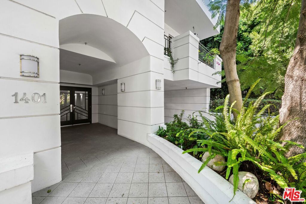 Photo of 1401 S Bentley Avenue #202, Los Angeles, CA 90025 (MLS # 26838813)