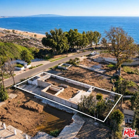 Photo of 327 N Grenola Street, Pacific Palisades, CA 90272 (MLS # 26920393)