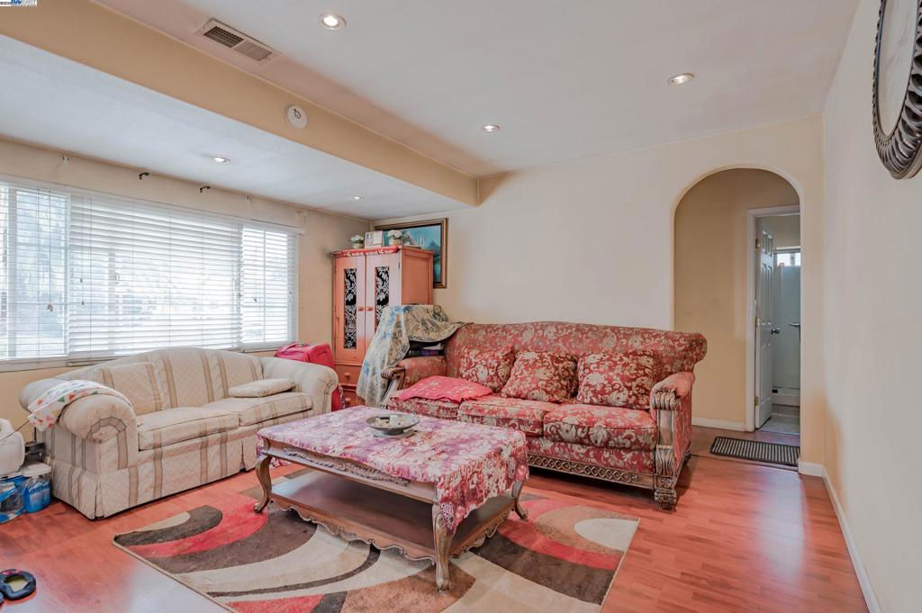 JACKSON TRIANGLE - Residential