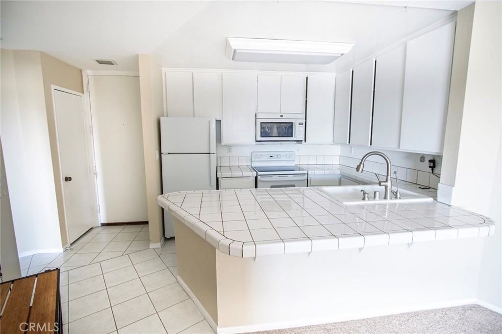 - - Residential Lease