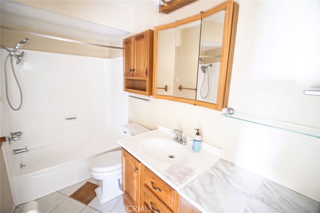 - - Residential Lease