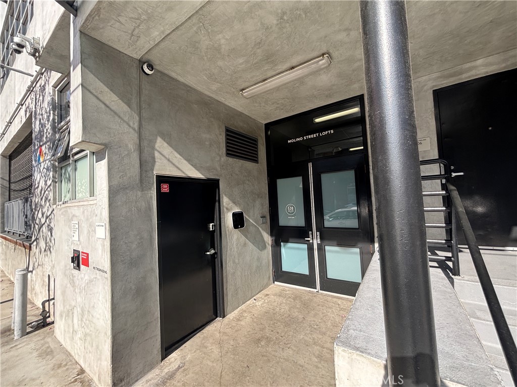530 Molino Street 202