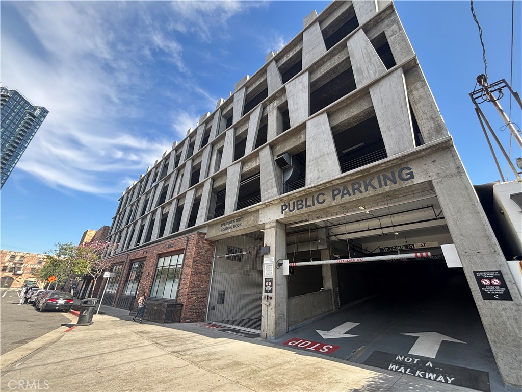 530 Molino Street 202