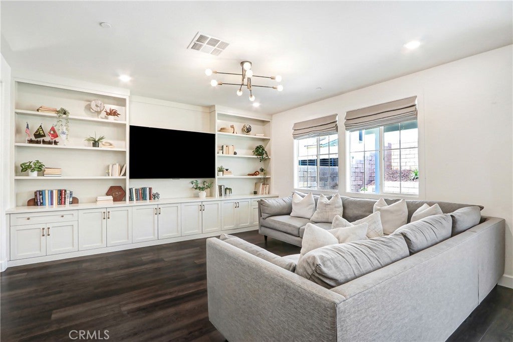 16256 Valley Oak