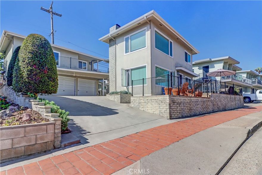 Location, location, location, this upper one bedroom unit with large balcony, newer carpet, paint, newer refrigerator, gas stove, range hood, and coin laundry is within walking distance to the San Clemente Pier, restaurants, shopping, downtown Del Mar. Beautiful views from the upstairs balcony and unit. Owner pays water, trash, and sewer. Comes with a garage for storing bikes, surfboards, etc. but no vehicle parking, street parking only. Available October 1, 2025.