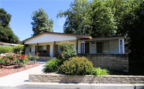 Photo of 19364 Avenue Of The Oaks, Newhall, CA 91321 (MLS # GD26220509)