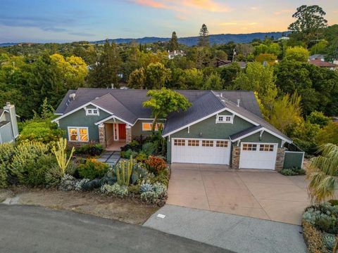 Photo of 902 Fallen Leaf Way, Redwood City, CA 94062 (MLS # ML82045106)