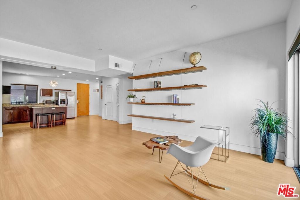 5232 Satsuma Avenue 202, North Hollywood CA 91601