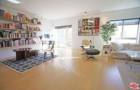 Photo of 5232 Satsuma Avenue #202, North Hollywood, CA 91601 (MLS # 26671433)