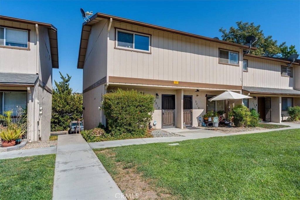 2212 Pine