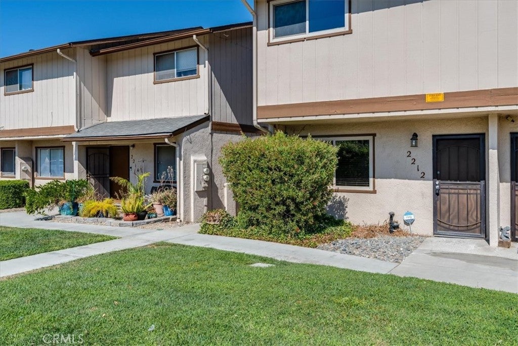 2212 Pine